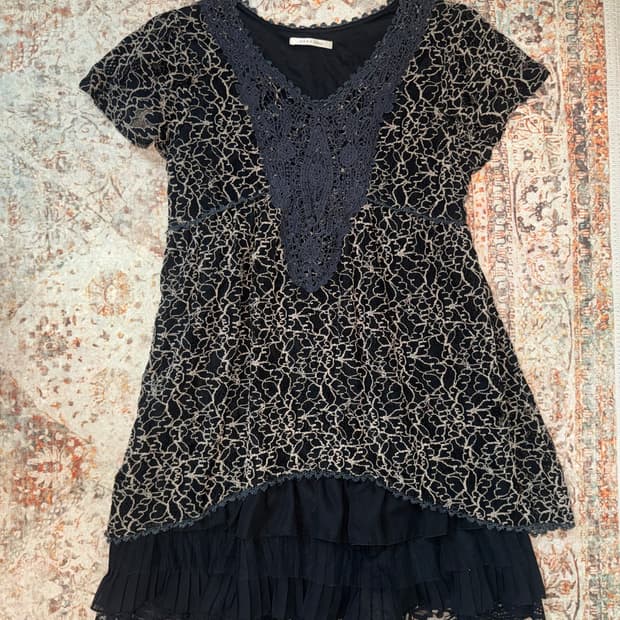 Axes femme lace mini dress