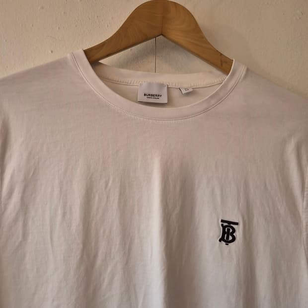 버버리 남성 화이트라운드반팔티셔츠 XL사이즈