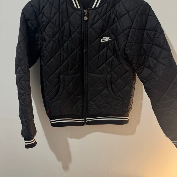 나이키 퀼팅 봄버자켓 M사이즈