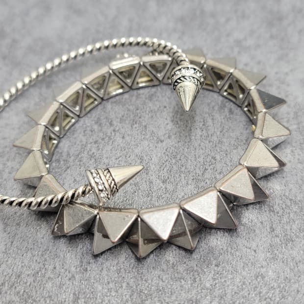 stud bracelet set