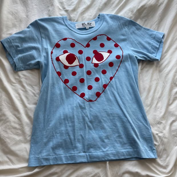 꼼데가르송 파스텔 폴카 닷 로고 티셔츠 블루 xs