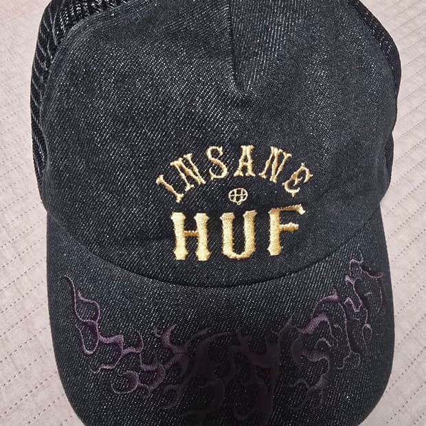 인세인개러지 x HUF 매쉬캡 