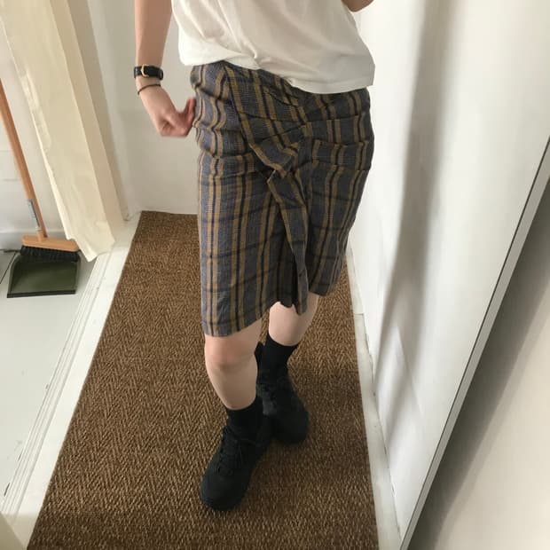 front point check skirt