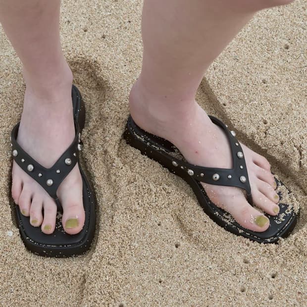 기준 스터드 쪼리 Studded Flip-Flop Black