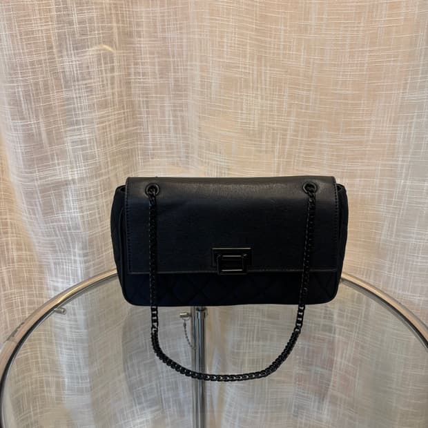 정품 찰스앤키스 퀄팅 숄더백    