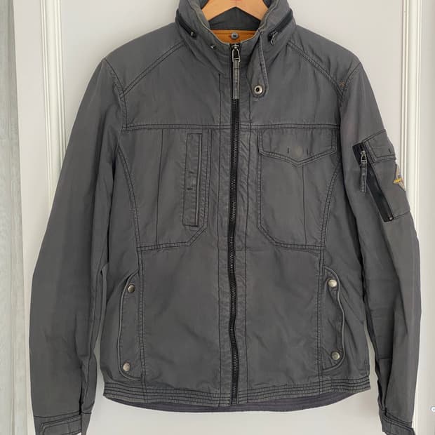 Thursday Island 점퍼입니다