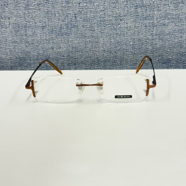 브라운 사각 무테안경