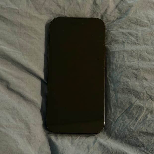 아이폰 14pro 256기가 후면 액정 파손