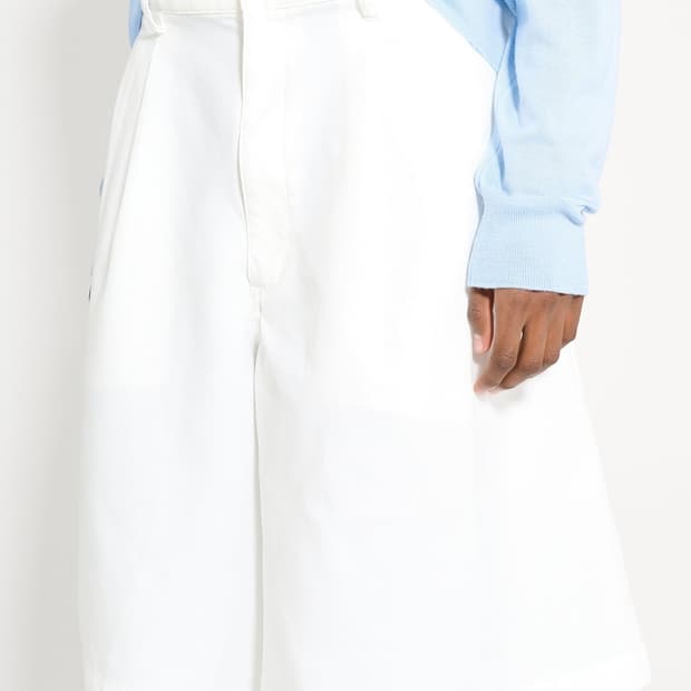 꼼 데 가르송 셔츠 SS24 화이트 플리티드 쇼츠