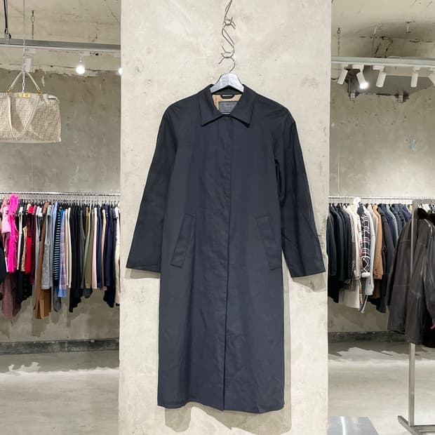 프라다 블랙 히든 스냅버튼 왁스 씬 코트