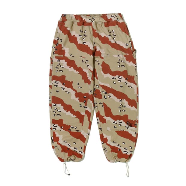 페치 스터디드 더블니 팬츠 카모