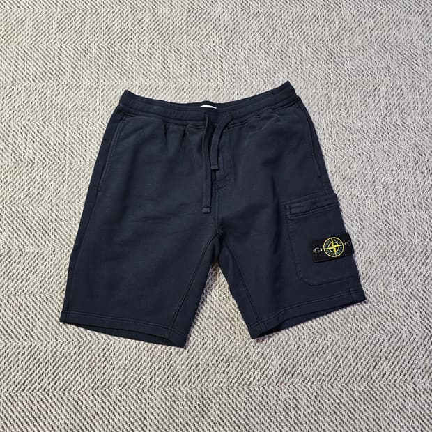 스톤아일랜드 브러쉬드 코튼 플리스 버뮤다 카고 쇼츠 팬츠