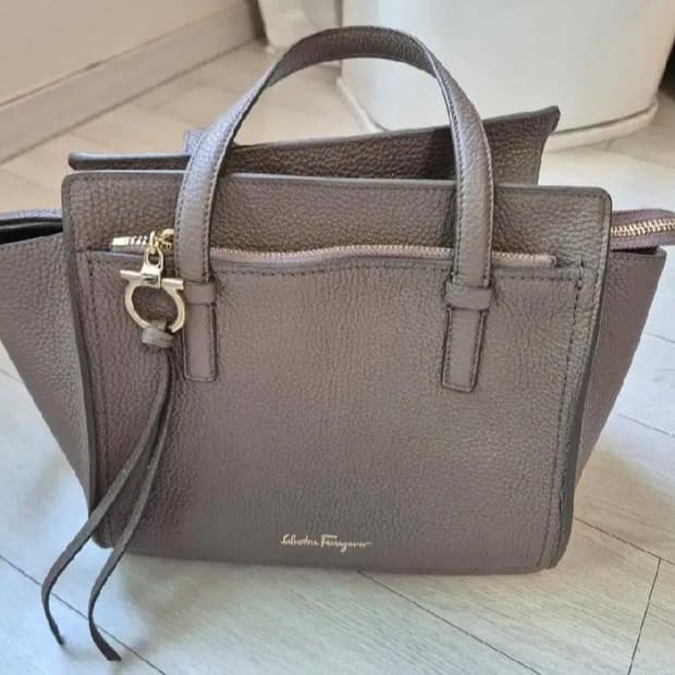 살바토레 페라가모 23SS 여성 에이미 스몰 토트숄더백