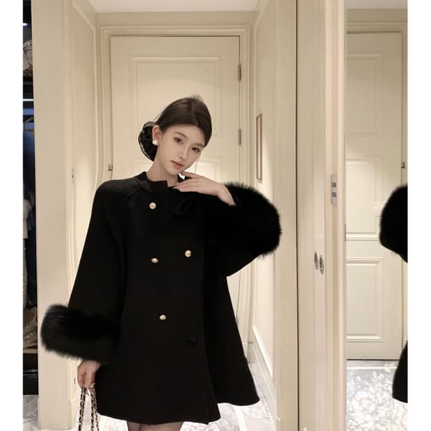 퍼 트리밍 케이프 하프코트 블랙