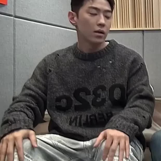 032c 니트 그레이 착용