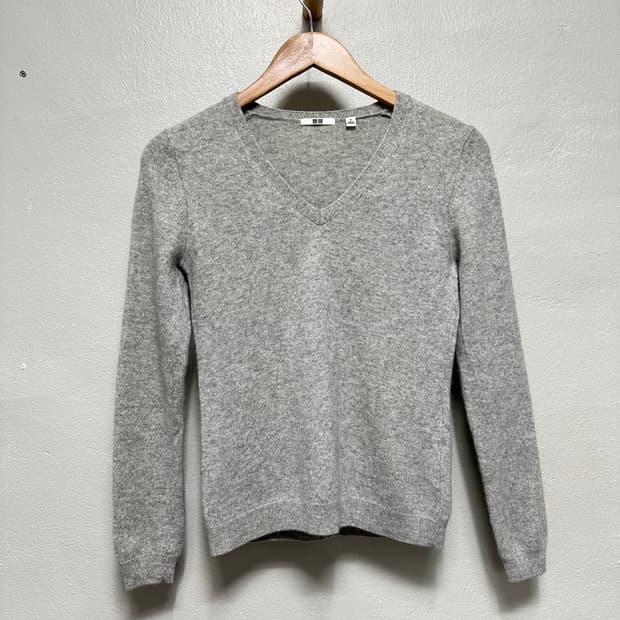 유니클로 캐시미어 100% 브이넥 니트