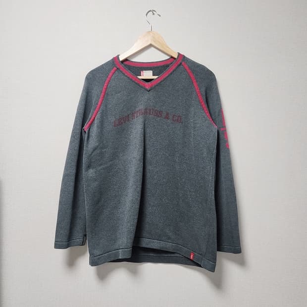 [100] 리바이스 V넥 면니트