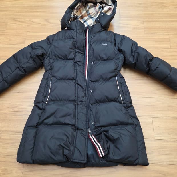 닥스 키즈 130사이즈 롱패딩입니다. 충전재는 오리털 80% 깃털 20%