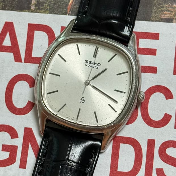 Seiko 세이코 쿼츠 스퀘어 실버 썬 레이 1981