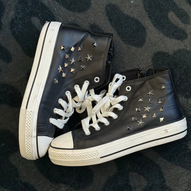 00s mood stud sneakers