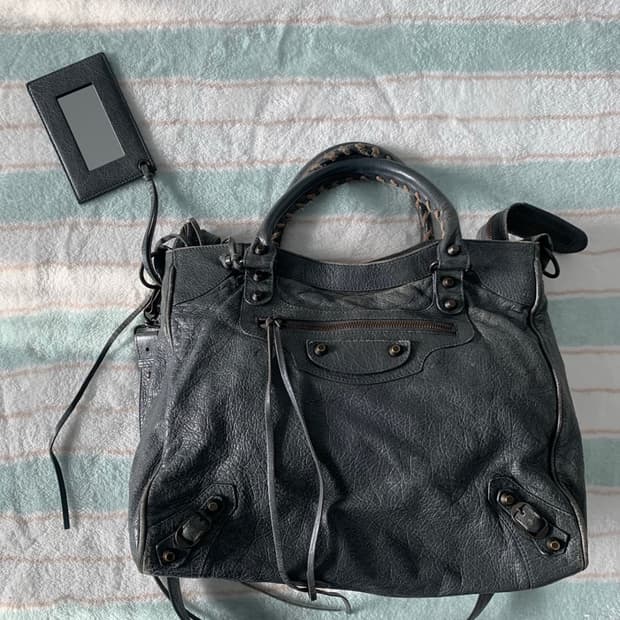 발렌시아가 클래식 시티 벨로백 볼케닉 락