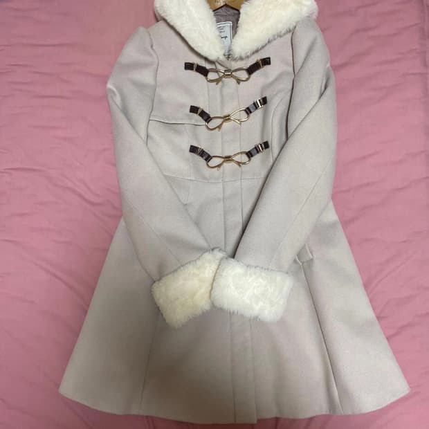 앙크루즈 리본 버클 코트 히메갸루 라떼갸루