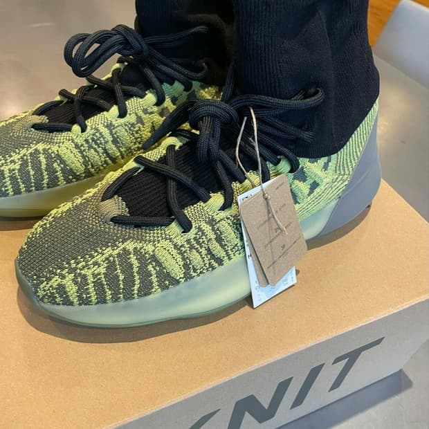 275)아디다스 이지 베스킷볼 니트 에너지 글로우 농구화