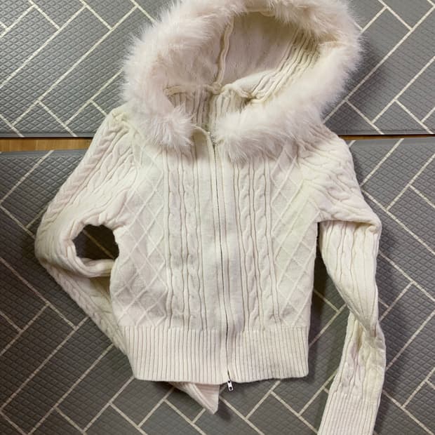 크롭 퍼니트집업