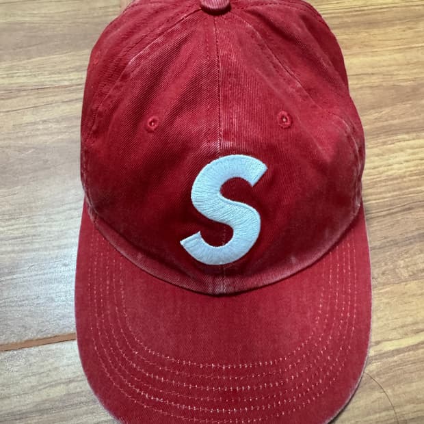 슈프림 모자 판매합니다.