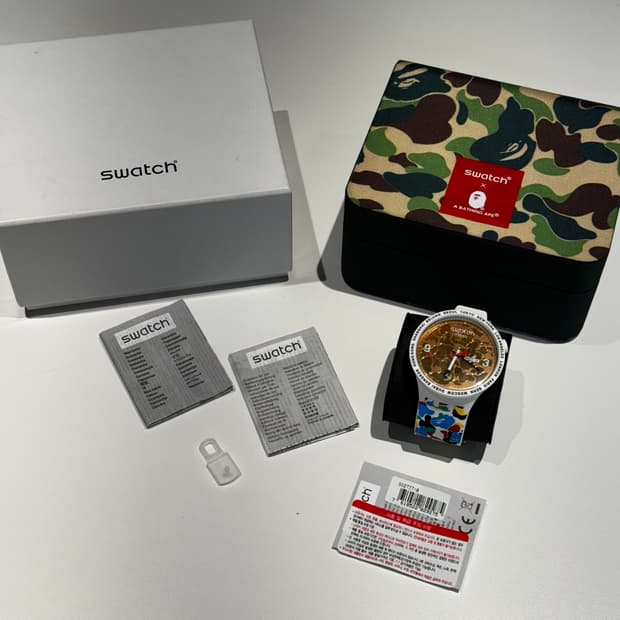 베이프 x 스와치 시계 Tokyo 에디션