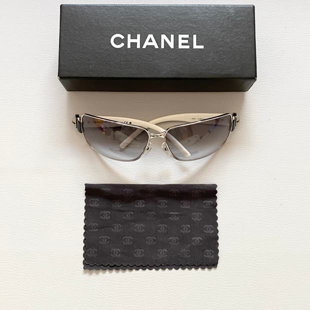 [샤넬] 정품 화이트 로고 선글라스 빈티지