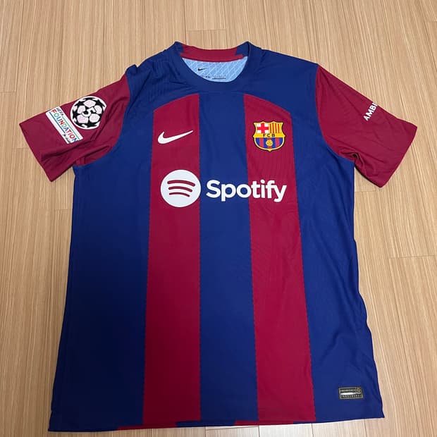 23/24 바르셀로나 어센틱 레반도프스키