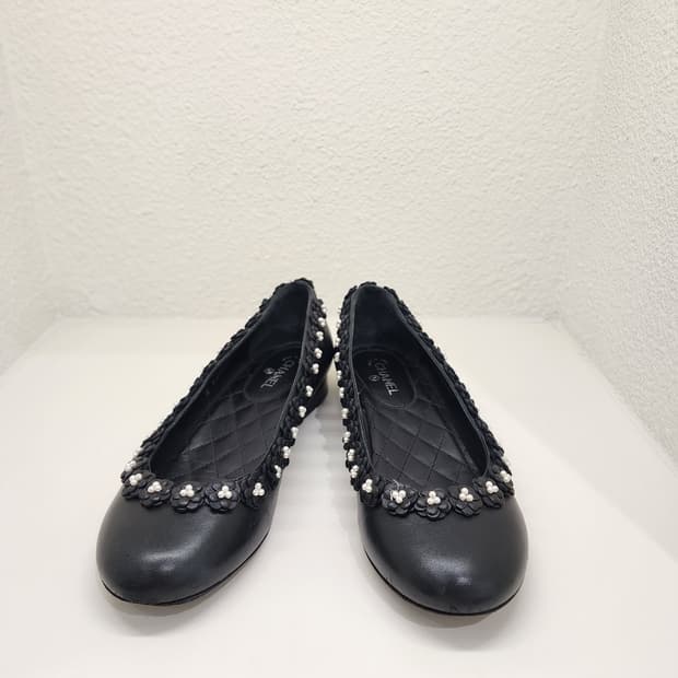 샤넬 G30744 까멜리아 진주 플랫슈즈 블랙 36.5