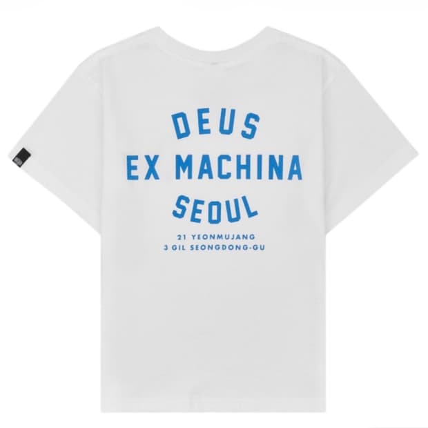(키즈) 데우스 엑스 마키나 컬리지 성수 티셔츠 화이트 미드나잇 블루