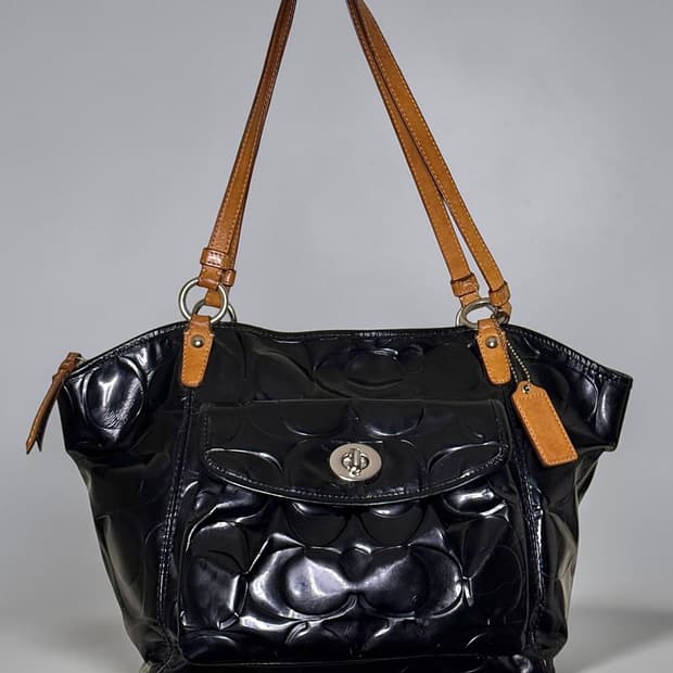 코치(COACH) 옵아트 에나멜 토트백