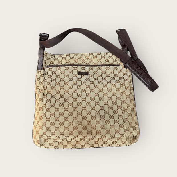 구찌 GG로고 캔버스 메신저 백
