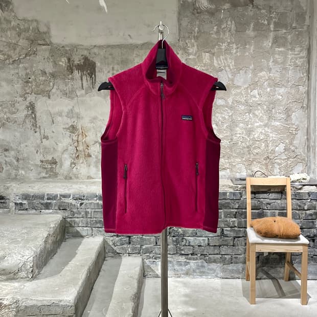 파타고니아 우먼 라즈베리 r2 플리스 베스트