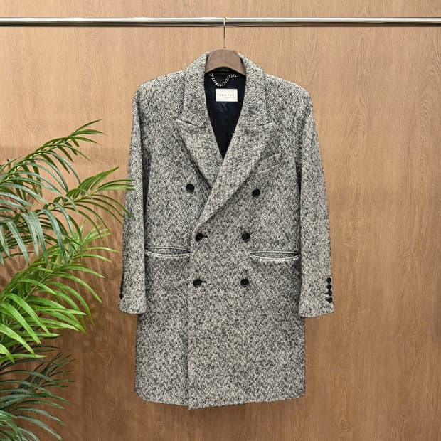 산드로 헤링본 코트 더블 브레스티드 테일러드 카라 포켓 디테일 그레이