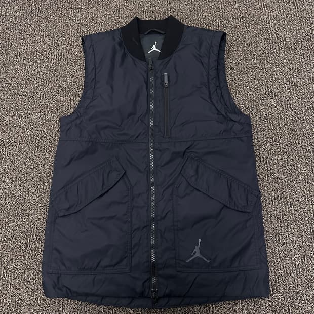 NIKE 나이키 조던 덕다운 패딩조끼 블랙 S