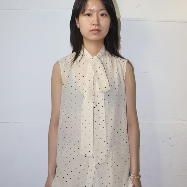 셀린느 by 피비 파일로 도트 타이 실크 블라우스