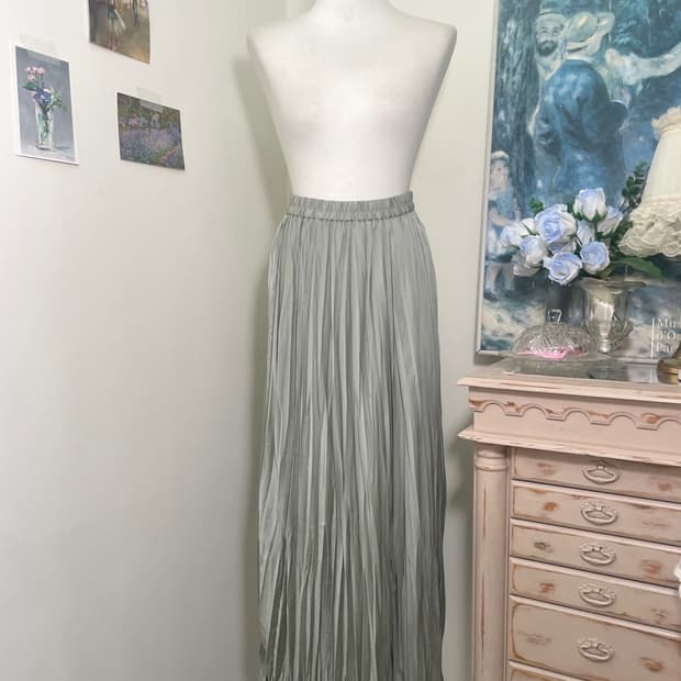 indi green satin crease long skirt