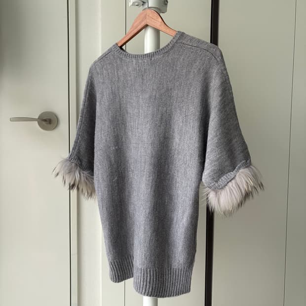Fur Cuff Knit Top