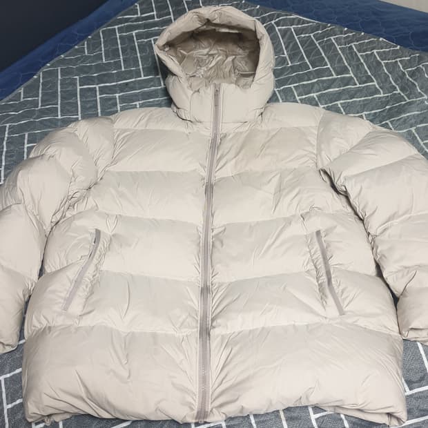 유니클로 파우더 소프트 필파워 다운 패딩 (XXL)