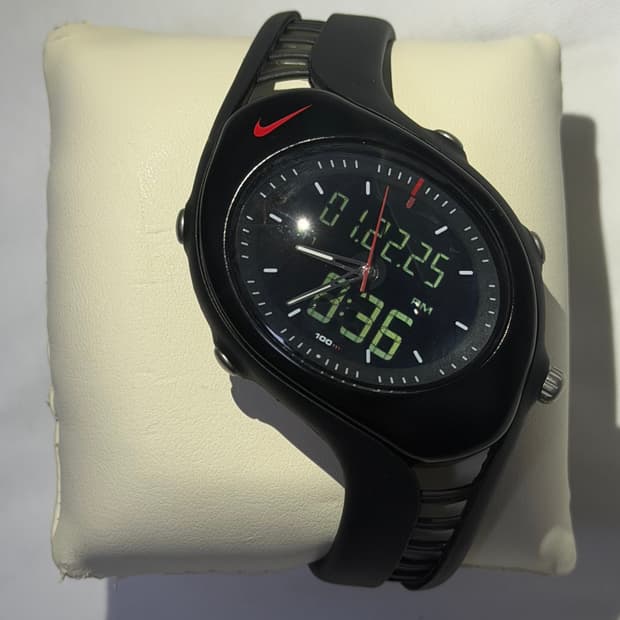 나이키 트라이엑스 스위프트 ADX 시계 (빈지노착용동일모델)