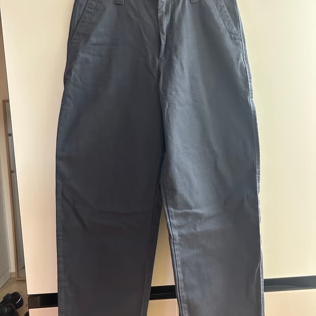 유니클로 와이드 치노 팬츠 네이비 79 팝니다