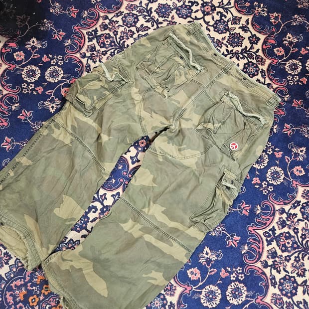 3.Q.R JEANS 카모플라쥬 피스 로고 자수 카고팬츠 