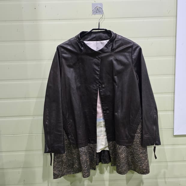 가죽과 패브릭이 믹스된 유니크한 자켓 66