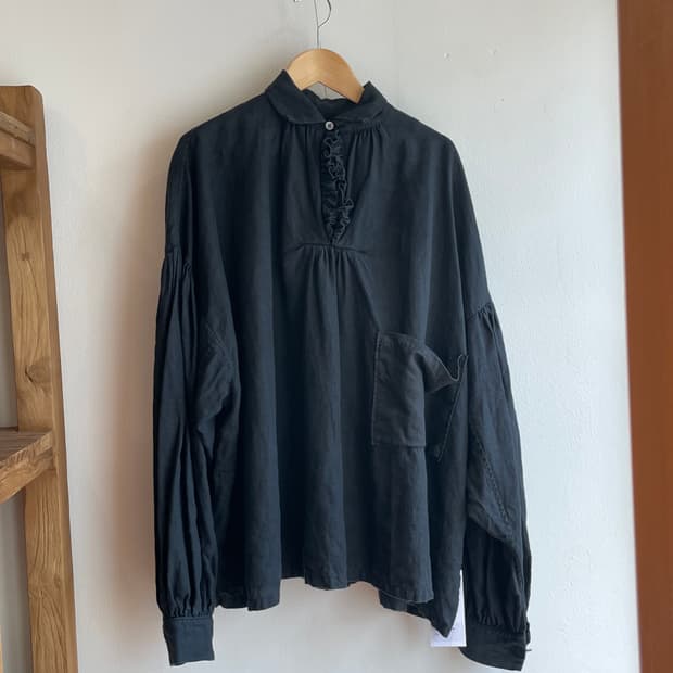 캐피탈 린넨 캔버스 프릴링 지피 블라우스