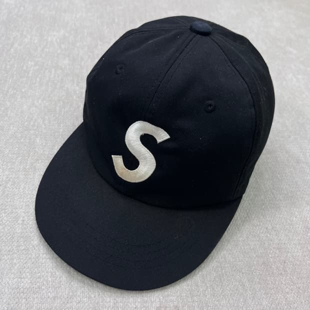 슈프림 S로고 패널 볼캡