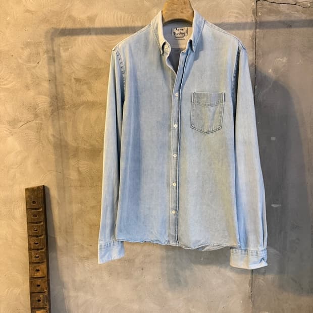 아크네 스튜디오 데님 버튼다운 셔츠 100